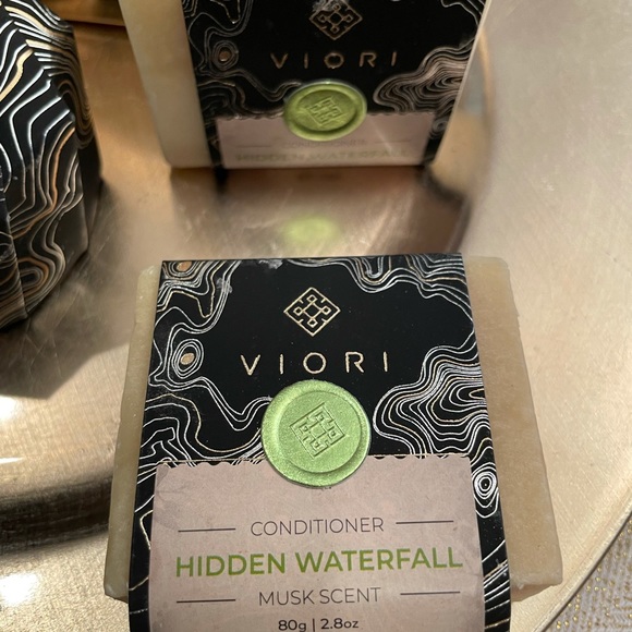 VIORI Hidden 2 Waterfall Shampoo Bar, Conditioner Bar, and 5 Serenity body wash - Picture 2 of 9
